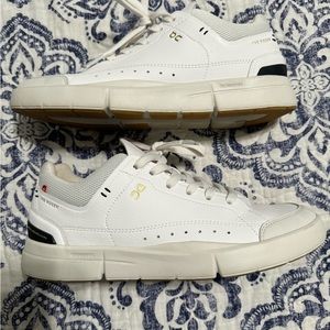 On Cloud - The Roger Center Court Tennis Shoes- Black / Pink size 8